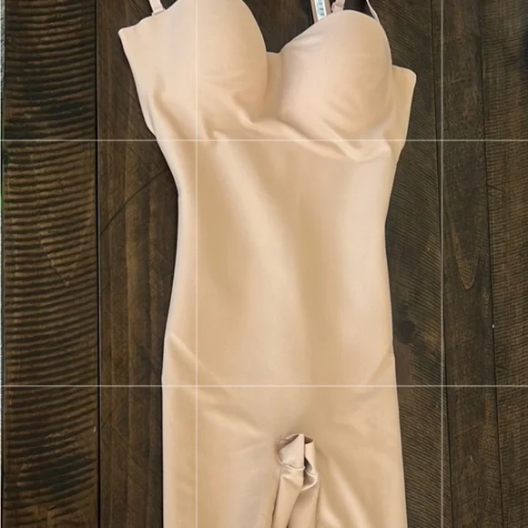 Skims Body Underwire Mid Thigh Bodysuit - Picture 7 of 7